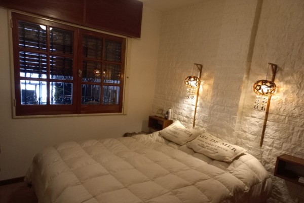 DEPARTAMENTO CENTRICO. UN DORMITORIO. PATIO Y PISCINA PROPIOS