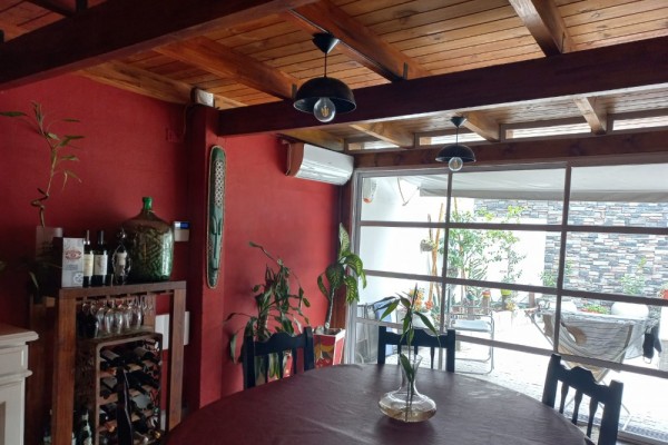 DEPARTAMENTO CENTRICO. UN DORMITORIO. PATIO Y PISCINA PROPIOS