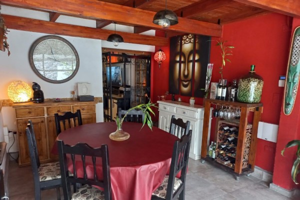 DEPARTAMENTO CENTRICO. UN DORMITORIO. PATIO Y PISCINA PROPIOS