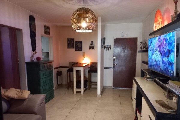 DEPARTAMENTO CENTRICO. UN DORMITORIO. PATIO Y PISCINA PROPIOS