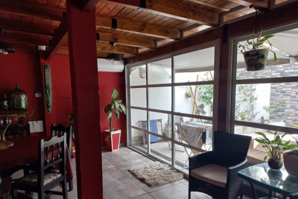DEPARTAMENTO CENTRICO. UN DORMITORIO. PATIO Y PISCINA PROPIOS