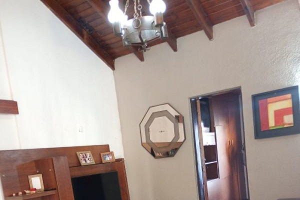 Casa Centrica Para 10 Con Pileta.parrilla.wifi
