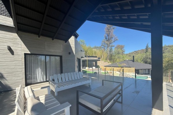 CASA IMPONENTE HASTA 6 PERSONAS