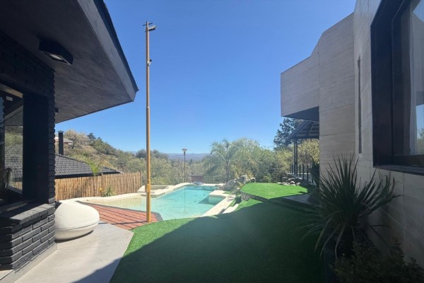 CASA IMPONENTE HASTA 6 PERSONAS