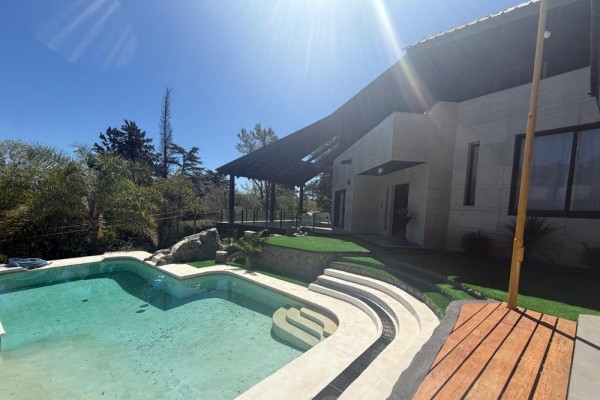 CASA IMPONENTE HASTA 6 PERSONAS