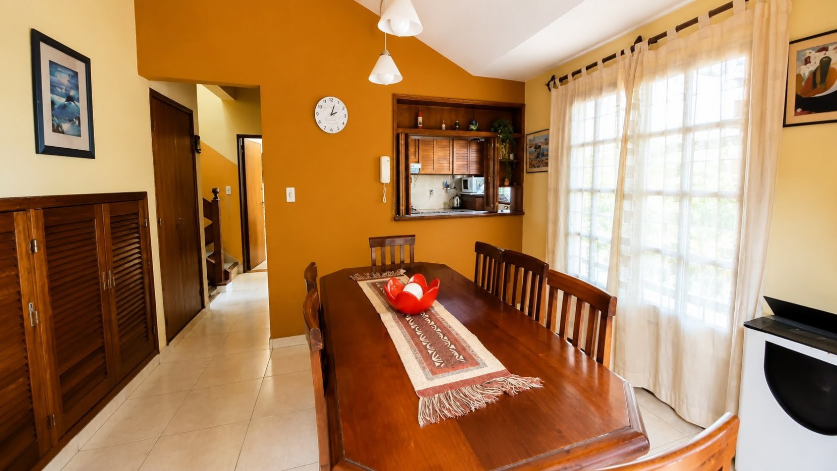 CASA PARA 12 PERSONAS - 5 DORMITORIOS - PILETA CERRADA - QUINCHO - CENTRICA