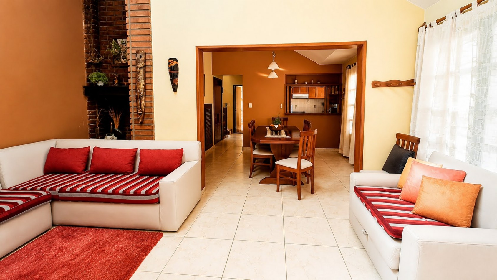 CASA PARA 12 PERSONAS - 5 DORMITORIOS - PILETA CERRADA - QUINCHO - CENTRICA