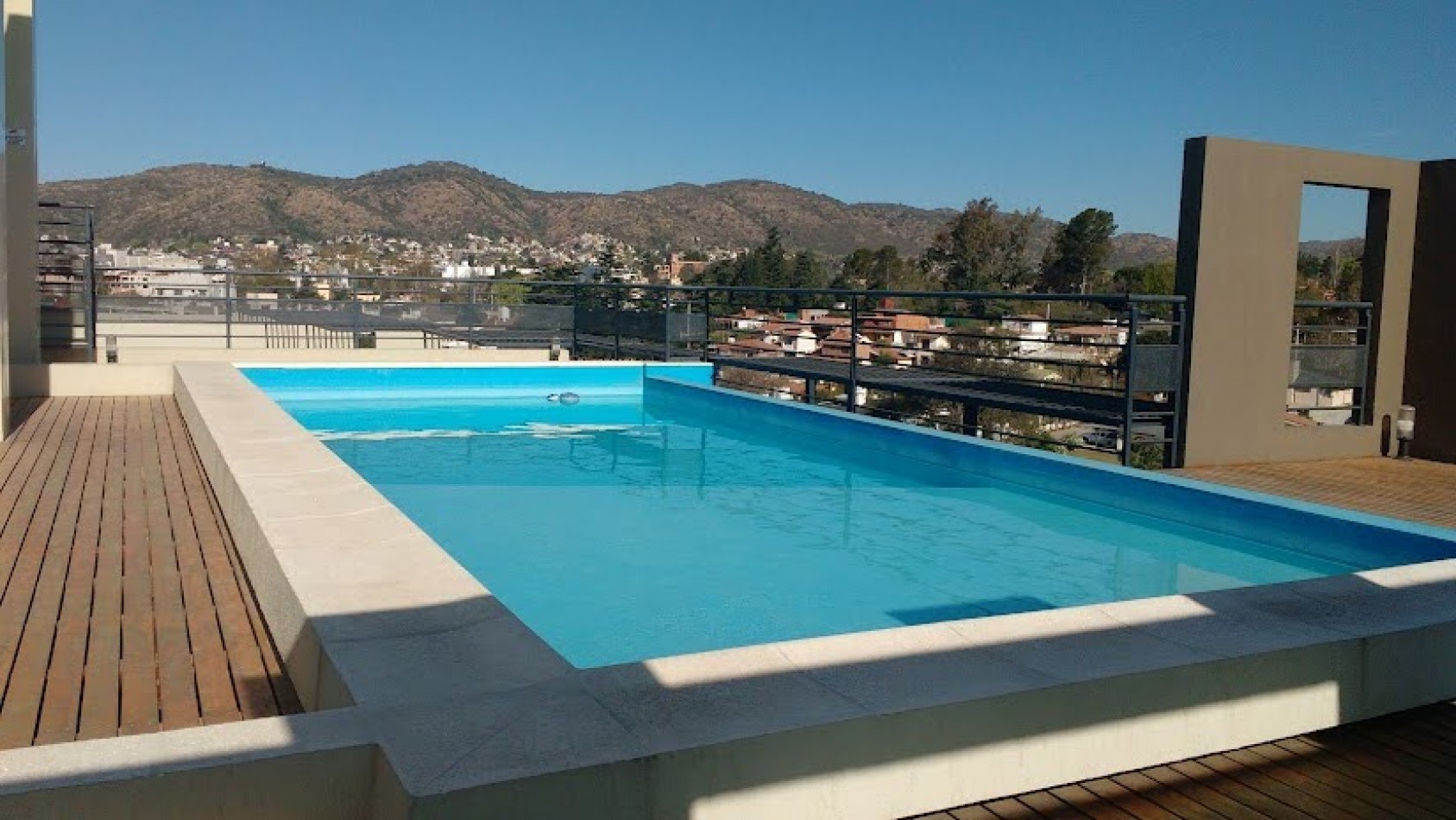DEPTO 6 PERS - PILETA CLIMATIZADA - CENTRICO - COCHERA - VISTA AL LAGO - QUINCHO 