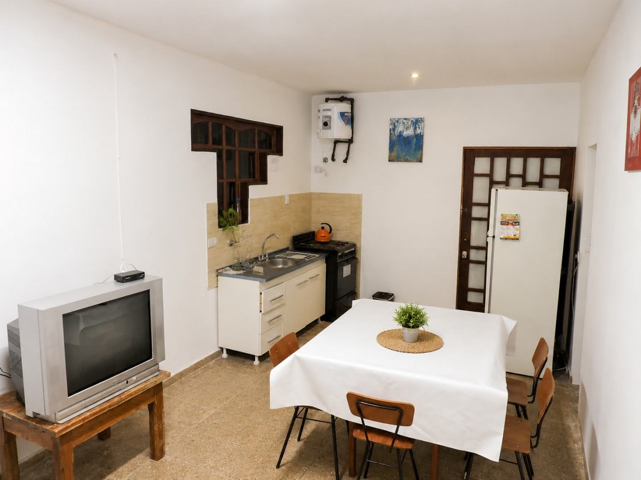 DEPARTAMENTO PARA 4 PERSONAS EN ZONA CENTRICA CON COCHERA Y PATIO 