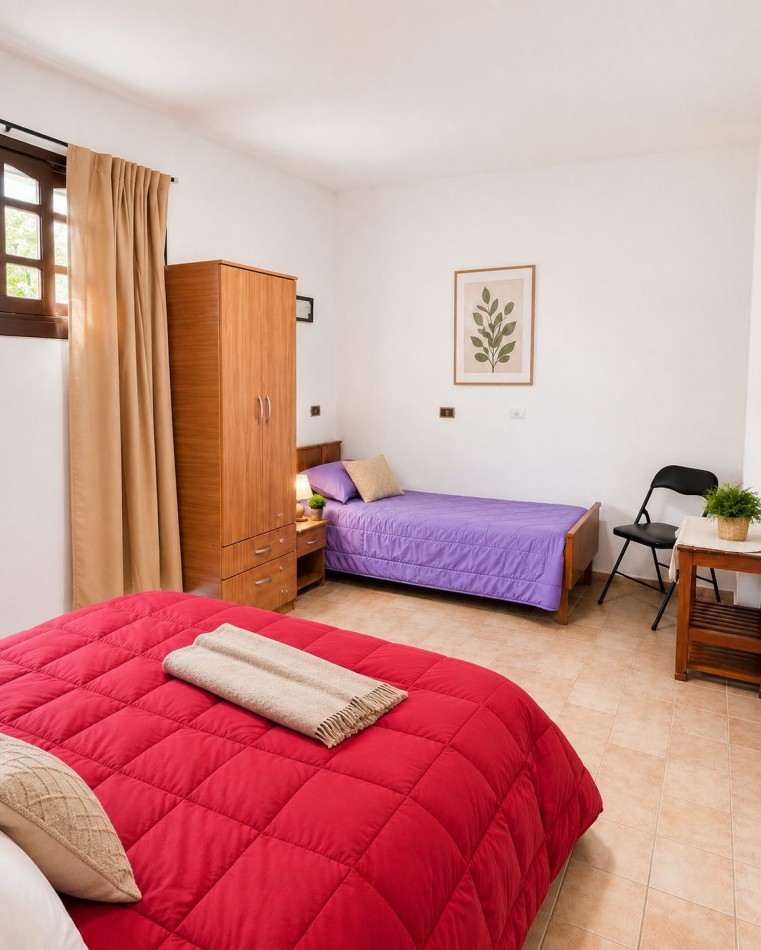 DEPARTAMENTO PARA 4 PERSONAS EN ZONA CENTRICA CON COCHERA Y PATIO 