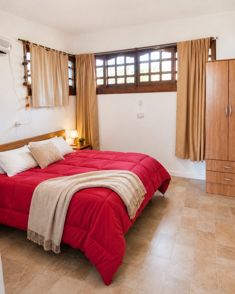 DEPARTAMENTO PARA 4 PERSONAS EN ZONA CENTRICA CON COCHERA Y PATIO 