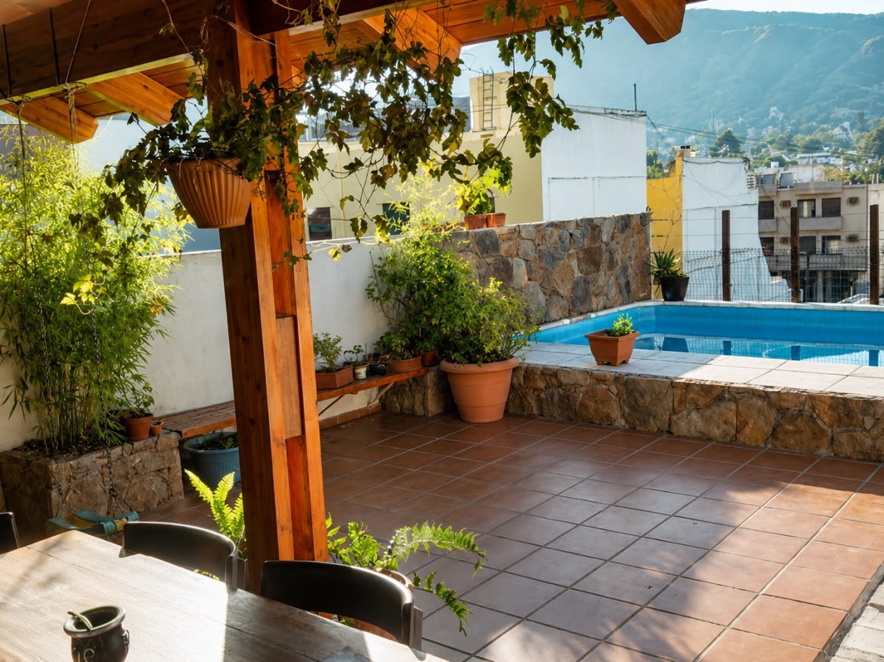 CASA PARA 8 PERSONAS CENTRICA - PILETA - GALERIA - PARRILLA - EQUIPAMIENTO FULL