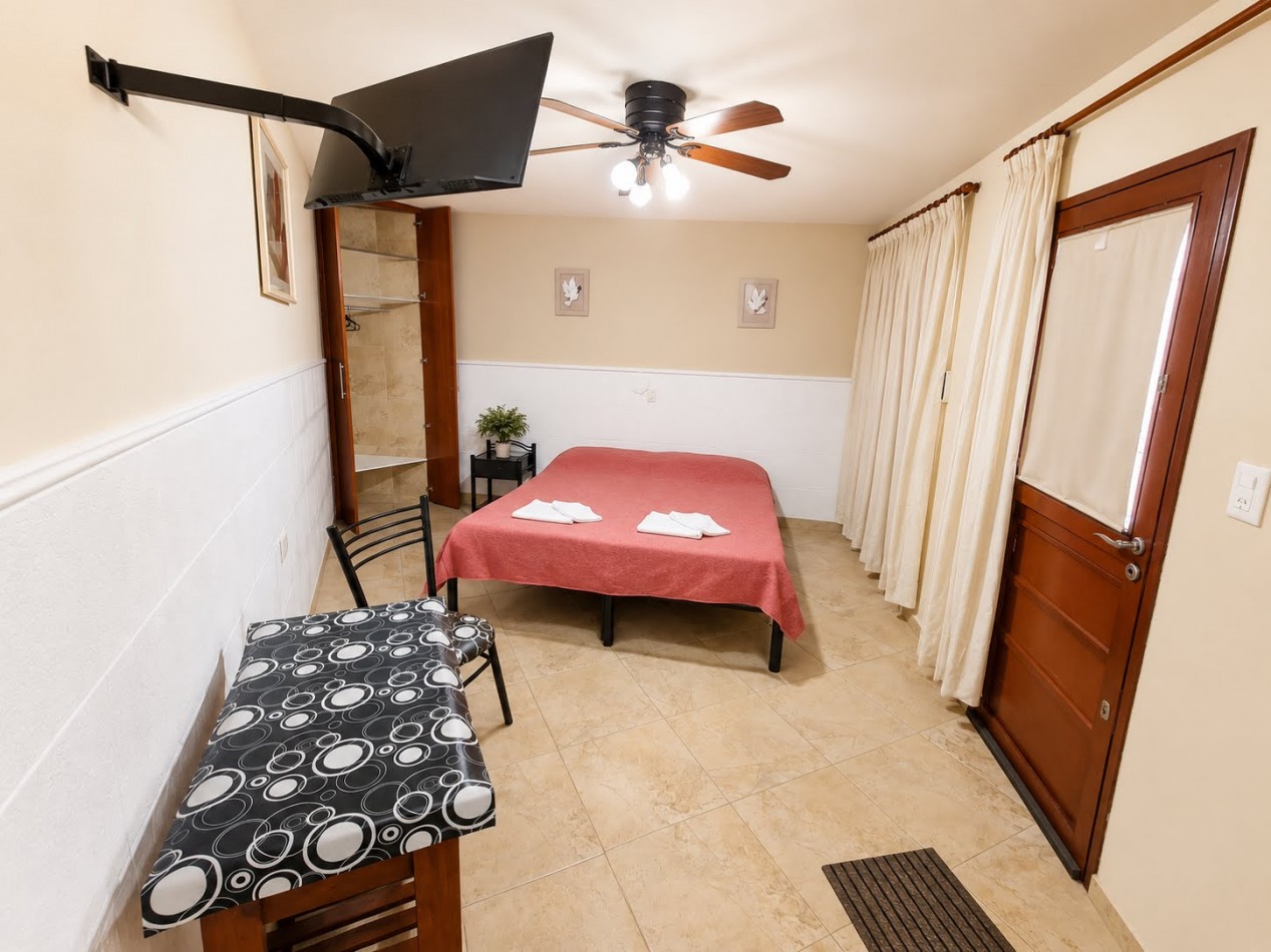 DEPARTAMENTO MONOAMBIENTE PARA 2 PERSONAS FRENTE AL LAGO, CON COCHERA