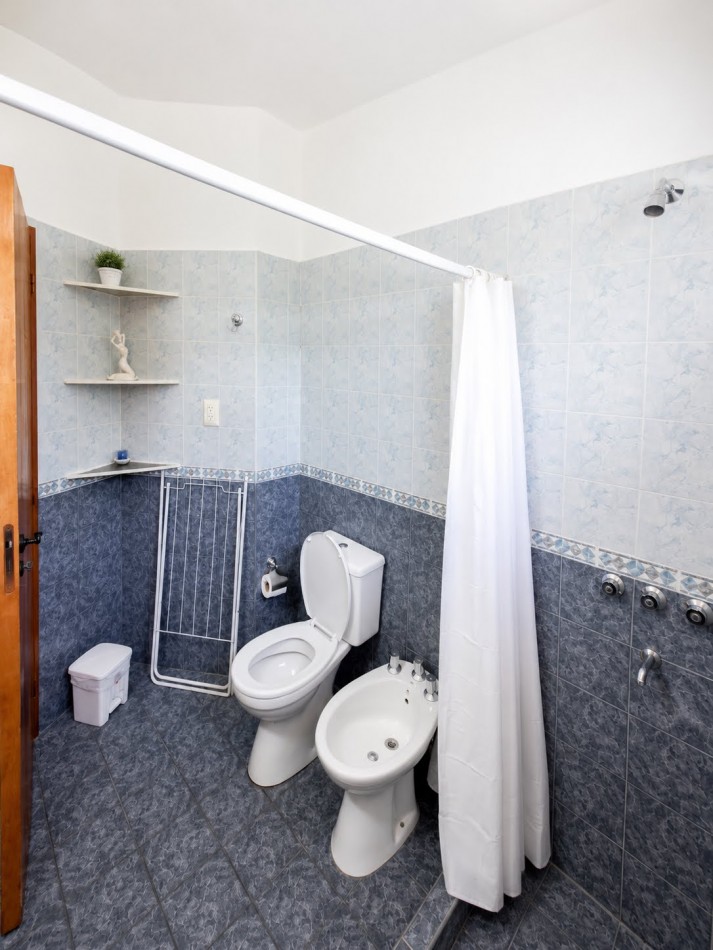 DEPARTAMENTO MONOAMBIENTE PARA 2 PERSONAS FRENTE AL LAGO, CON COCHERA