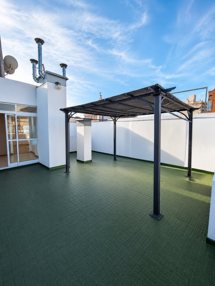 DEPARTAMENTO PARA 4 PERSONAS EN PLENO CENTRO - COCHERA - PISCINA - QUINCHO