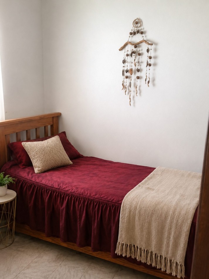 CASA FRENTE AL LAGO - PARA 7 PERSONAS - CON PILETA, QUINCHO, COCHERA