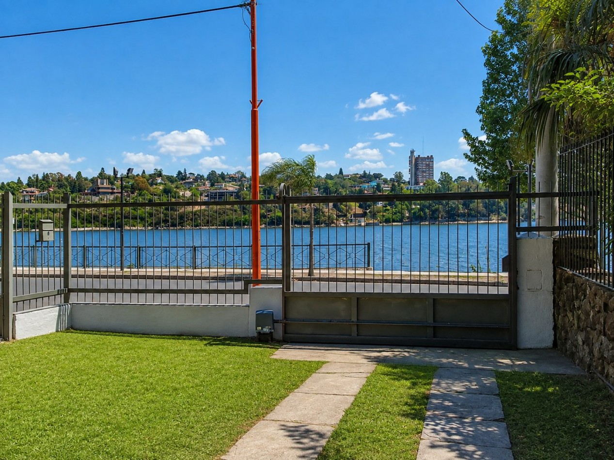 CASA FRENTE AL LAGO - PARA 7 PERSONAS - CON PILETA, QUINCHO, COCHERA