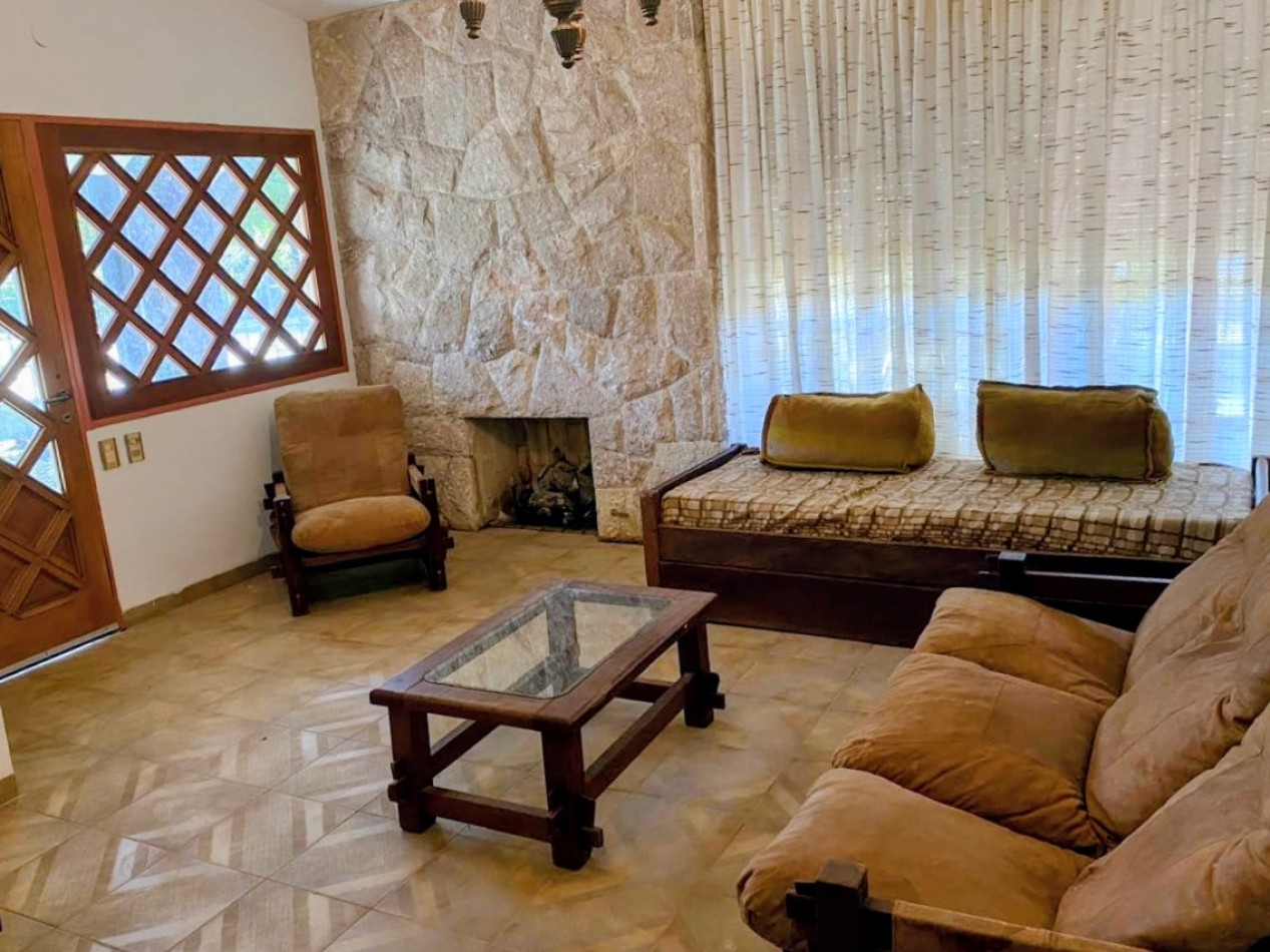 CASA PARA 8 PERSONAS CON PARQUE-QUINCHO-PILETA