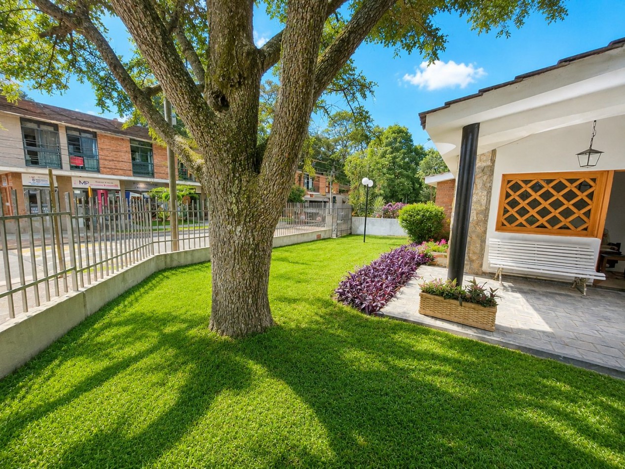 CASA PARA 8 PERSONAS CON PARQUE-QUINCHO-PILETA