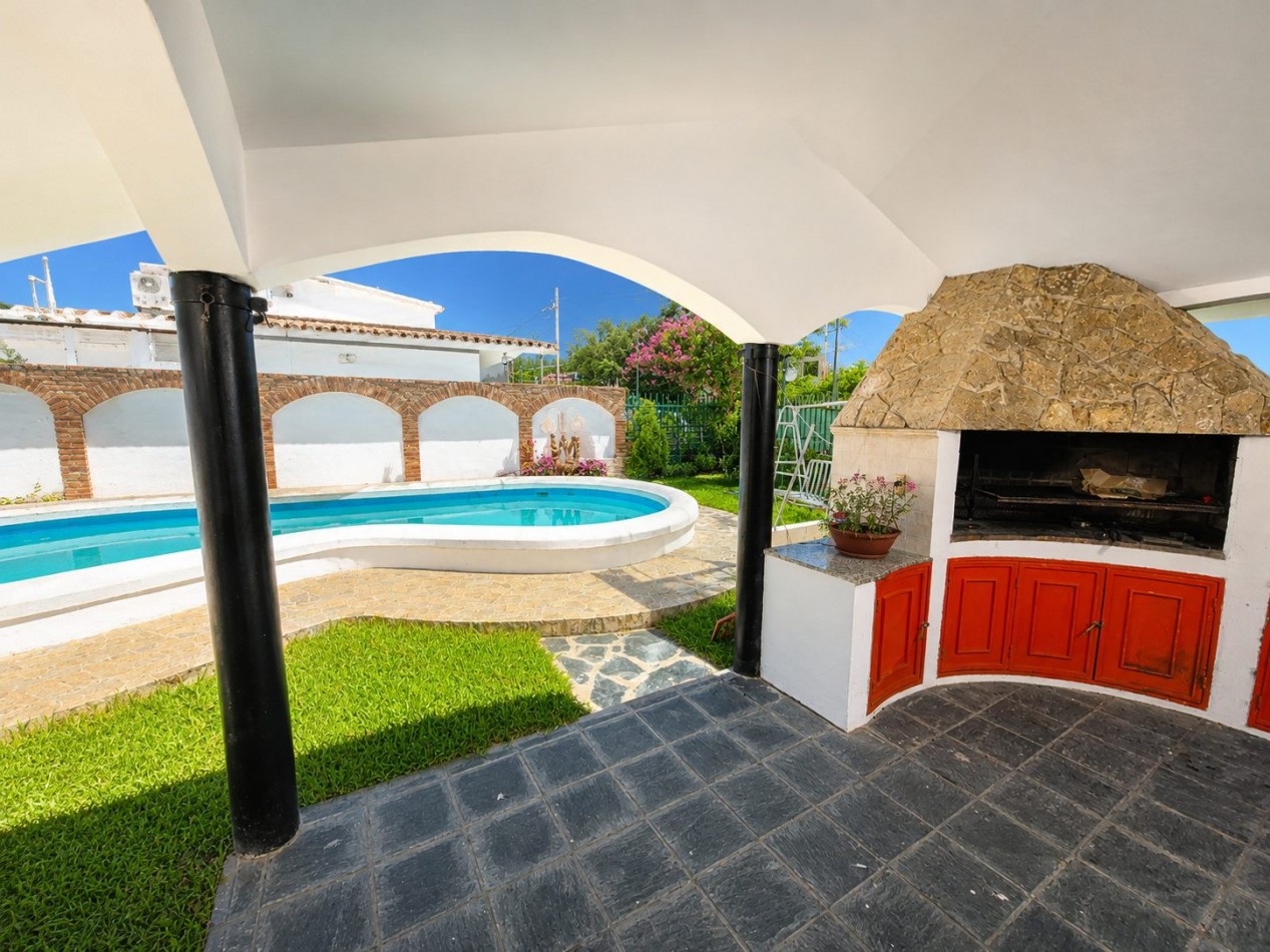 CASA PARA 8 PERSONAS CON PARQUE-QUINCHO-PILETA
