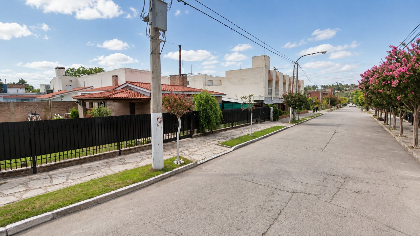 CASA PARA 6 PERSONAS (2 DORMITORIOS) CON PILETA Y PARQUE