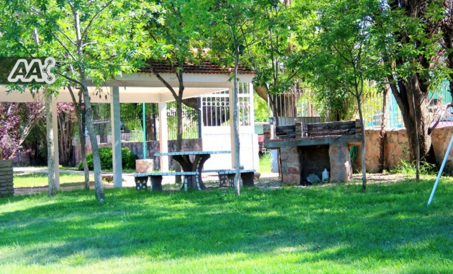 CASA PARA 11 PERSONAS CON PARQUE, PILETA Y QUINCHO
