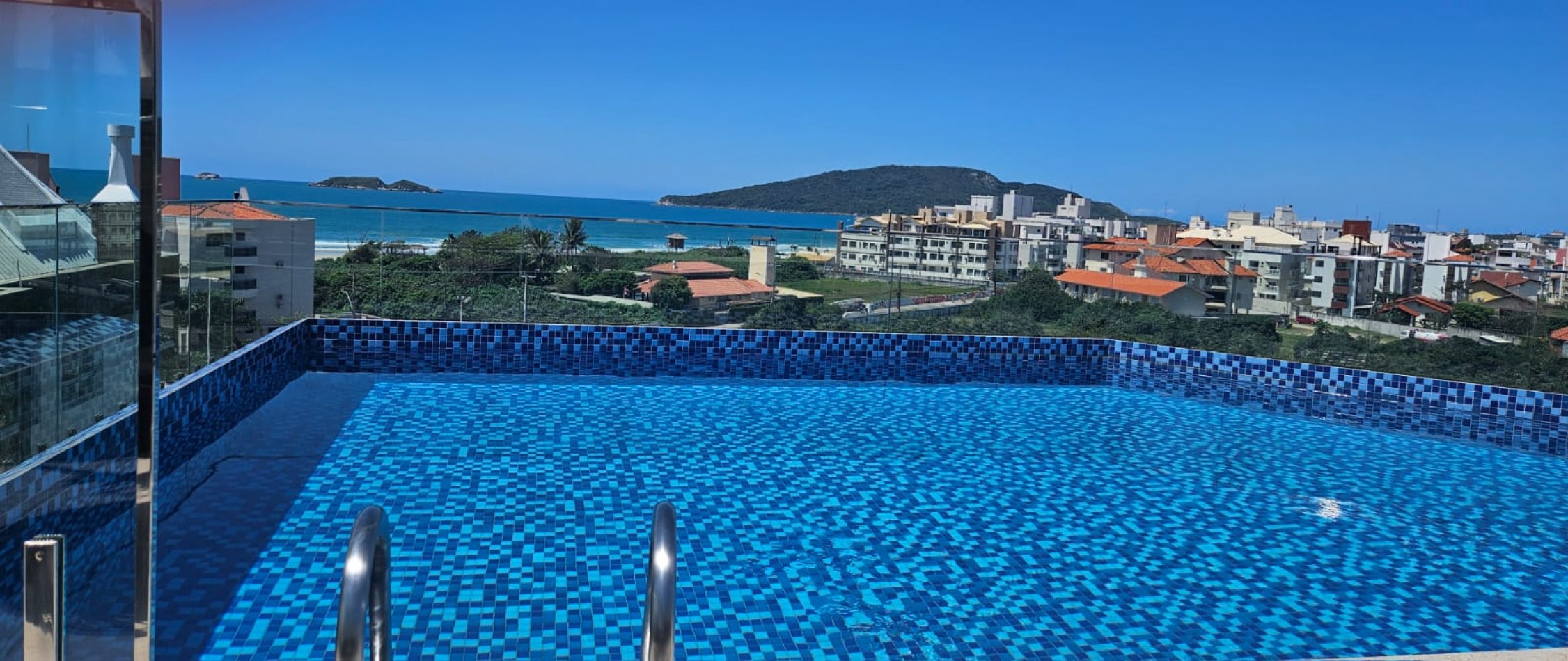 CONDOMINIO FRENTE AL MAR - PISCINA - GIMNASIO - S.U.M.