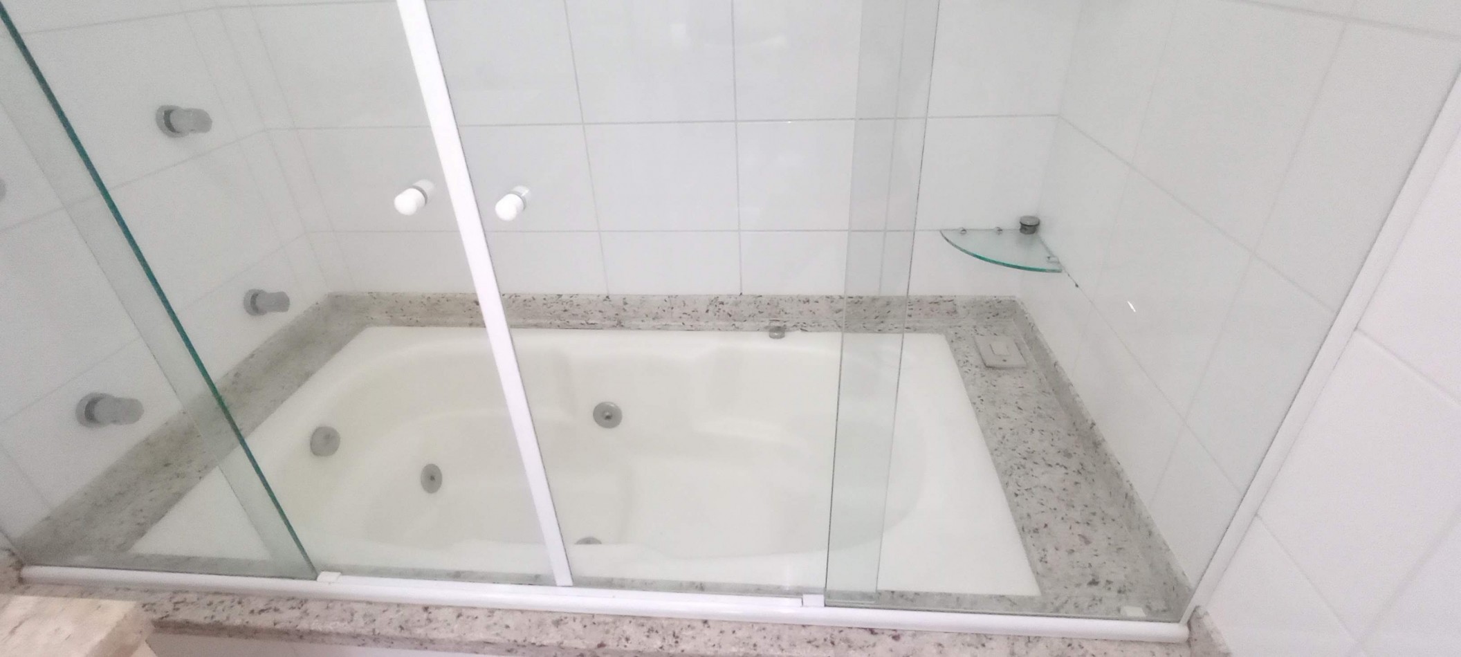 DEPARTAMENTOS PARA 6 A METROS DEL MAR CON BALCON Y COCHERA