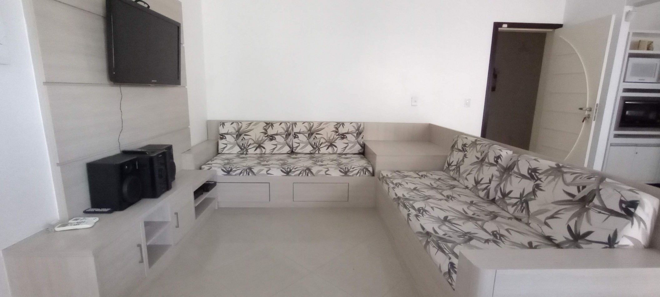 DEPARTAMENTOS PARA 6 A METROS DEL MAR CON BALCON Y COCHERA