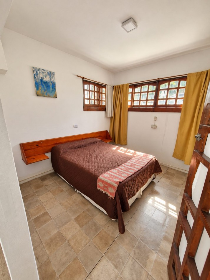 DEPARTAMENTO PARA 4 PERSONAS EN ZONA CENTRICA CON COCHERA Y PATIO 
