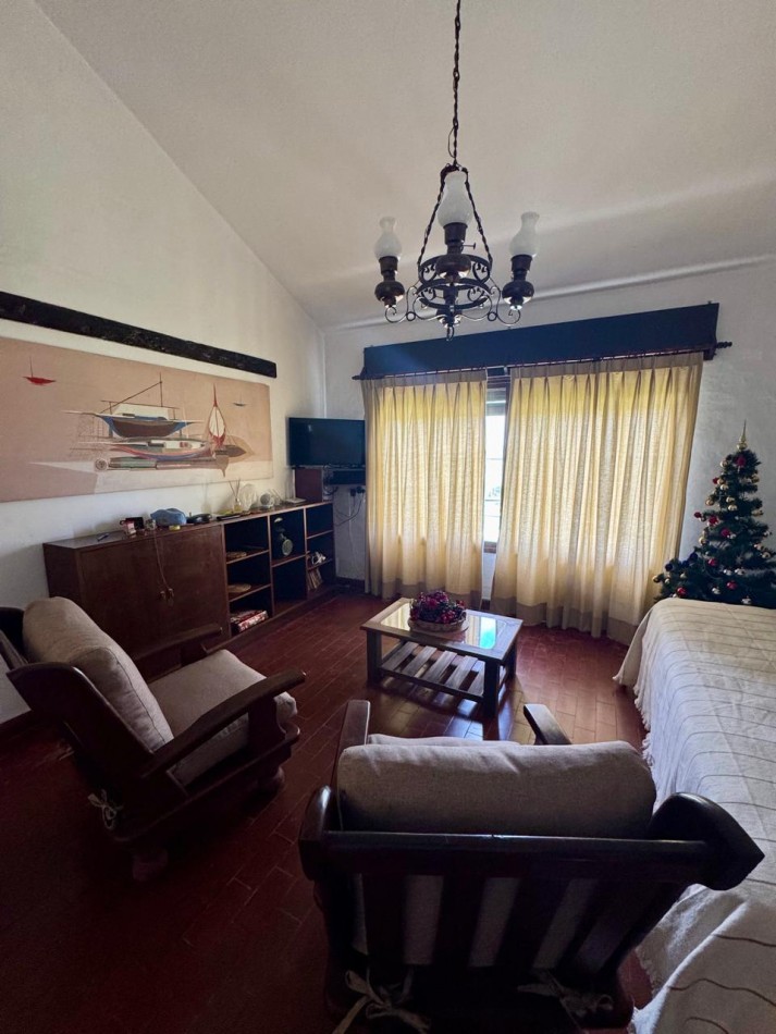CHALET CON GRAN PARQUE - PISCINA Y HERMOSA VISTA AL LAGO 