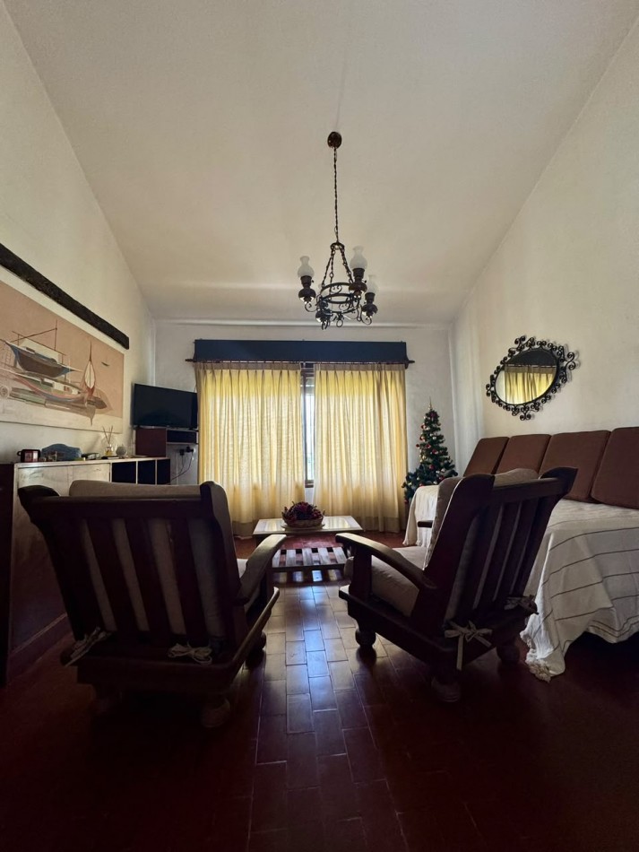 CHALET CON GRAN PARQUE - PISCINA Y HERMOSA VISTA AL LAGO 