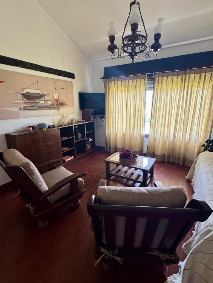 CHALET CON GRAN PARQUE - PISCINA Y HERMOSA VISTA AL LAGO 