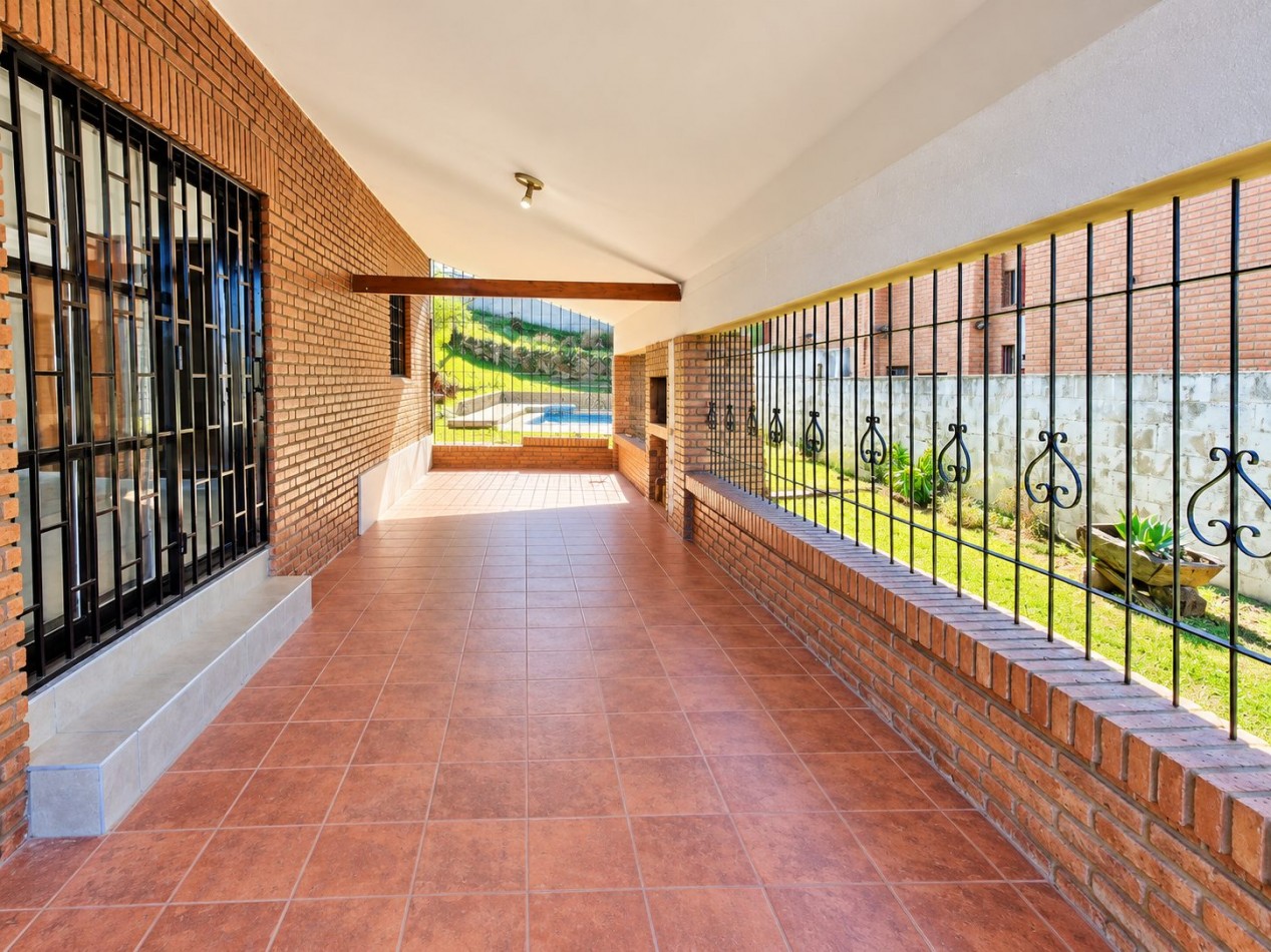 CASA 2 DORMITORIOS - QUINCHO - PILETA EN Bo LA QUINTA