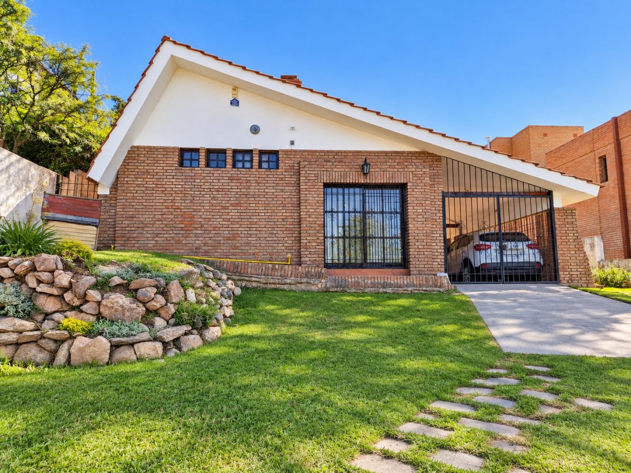 CASA 2 DORMITORIOS - QUINCHO - PILETA EN Bo LA QUINTA