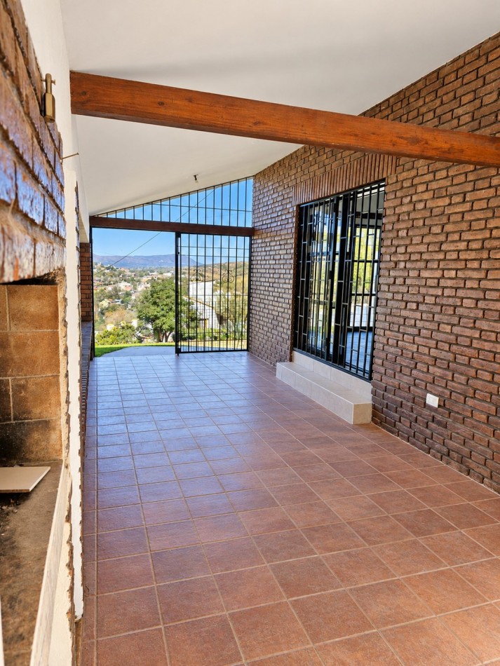 CASA 2 DORMITORIOS - QUINCHO - PILETA EN Bo LA QUINTA