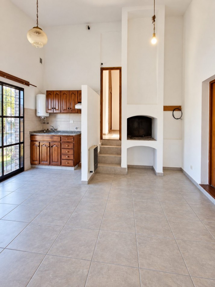 CASA 2 DORMITORIOS - QUINCHO - PILETA EN Bo LA QUINTA