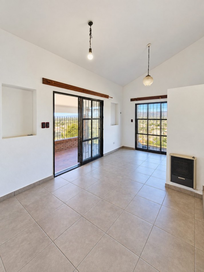 CASA 2 DORMITORIOS - QUINCHO - PILETA EN Bo LA QUINTA