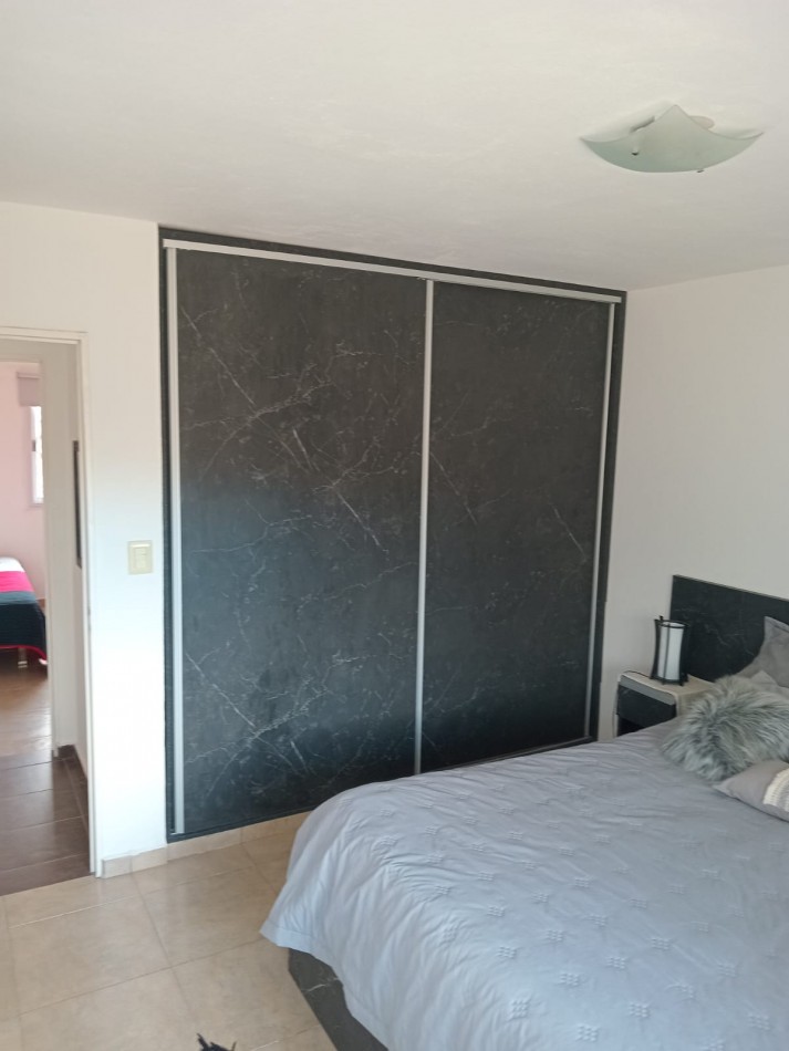 DUPLEX 2 DORMITORIOS CON COCHERA Y PATIO PROPIO EN BARRIO LAS ENSENADAS