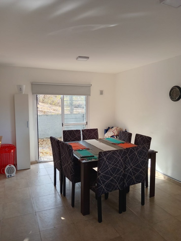 DUPLEX 2 DORMITORIOS CON COCHERA Y PATIO PROPIO EN BARRIO LAS ENSENADAS
