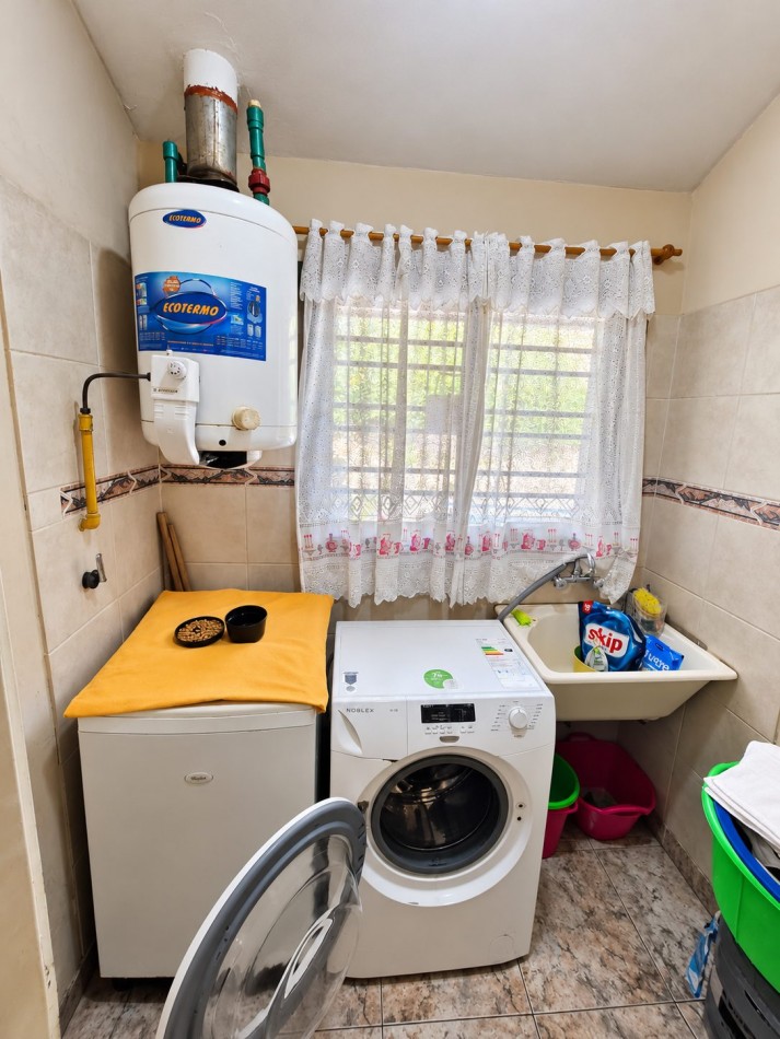 CASA DE CATEGORIA EN BARRIO JOSE MUÑOZ - TRES DORMITORIOS - PISCINA 