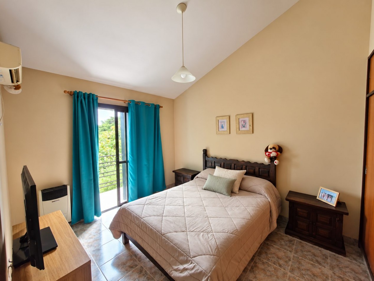 CASA DE CATEGORIA EN BARRIO JOSE MUÑOZ - TRES DORMITORIOS - PISCINA 