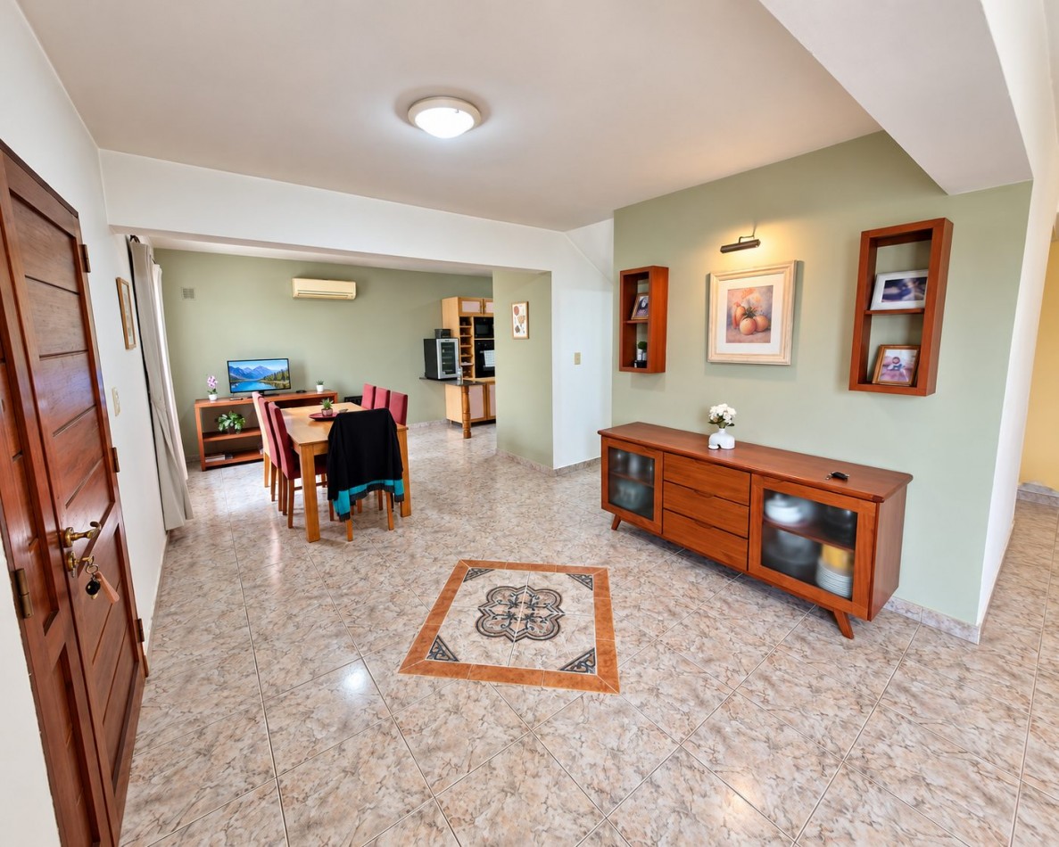 CASA DE CATEGORIA EN BARRIO JOSE MUÑOZ - TRES DORMITORIOS - PISCINA 