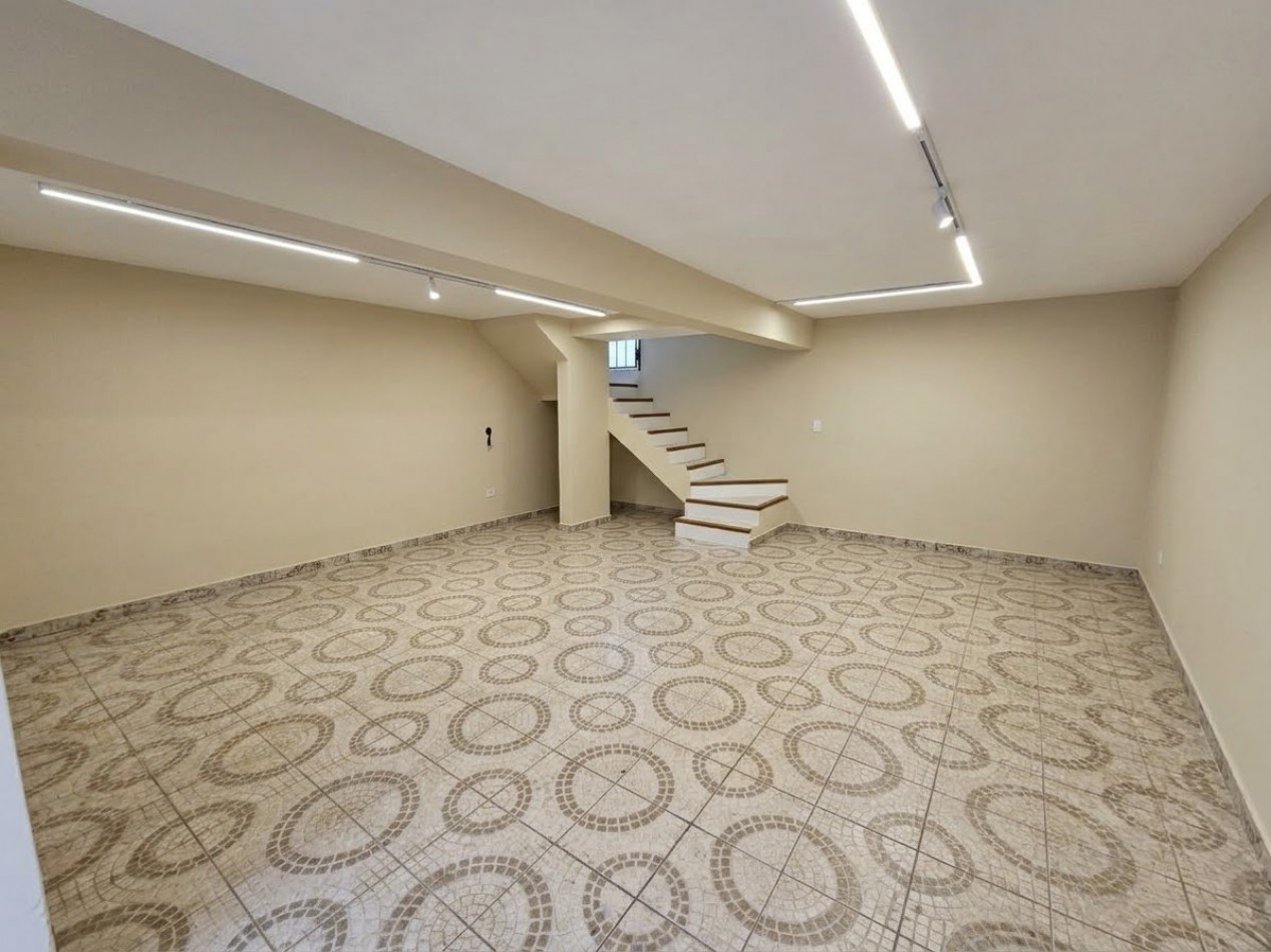 CASA DE CATEGORIA EN BARRIO JOSE MUÑOZ - TRES DORMITORIOS - PISCINA 