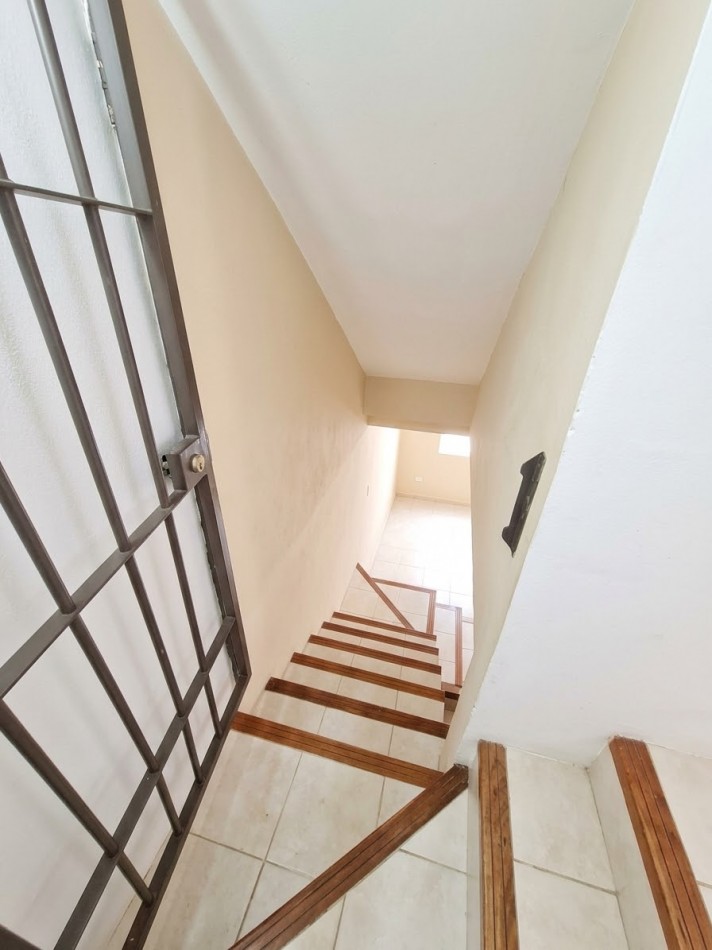 CASA DE CATEGORIA EN BARRIO JOSE MUÑOZ - TRES DORMITORIOS - PISCINA 