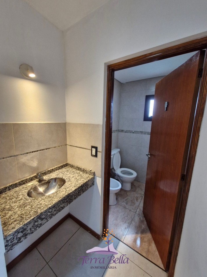 DEPARTAMENTO PARA 4 PERSONAS CON PILETA, QUINCHO, COCHERA, A METROS DEL LAGO