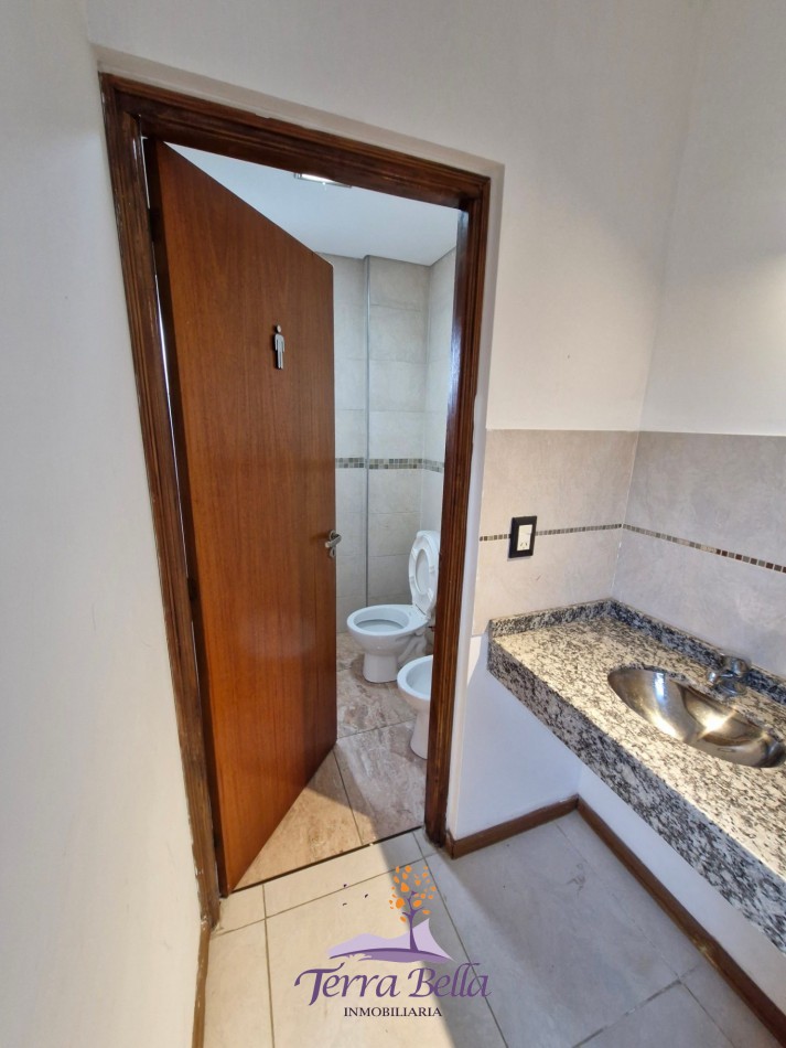 DEPARTAMENTO PARA 4 PERSONAS CON PILETA, QUINCHO, COCHERA, A METROS DEL LAGO