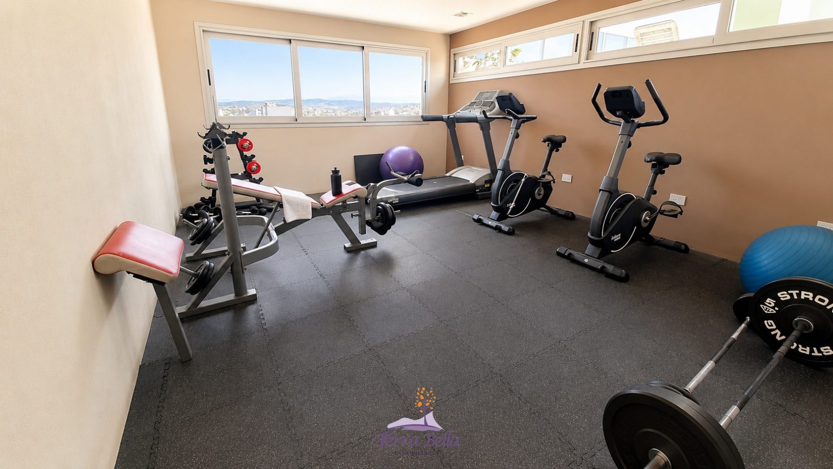 DEPARTAMENTO PARA 4 PERSONAS - CENTRICO-PILETA-TERRAZA-COCHERA-GIM-JUEGOS
