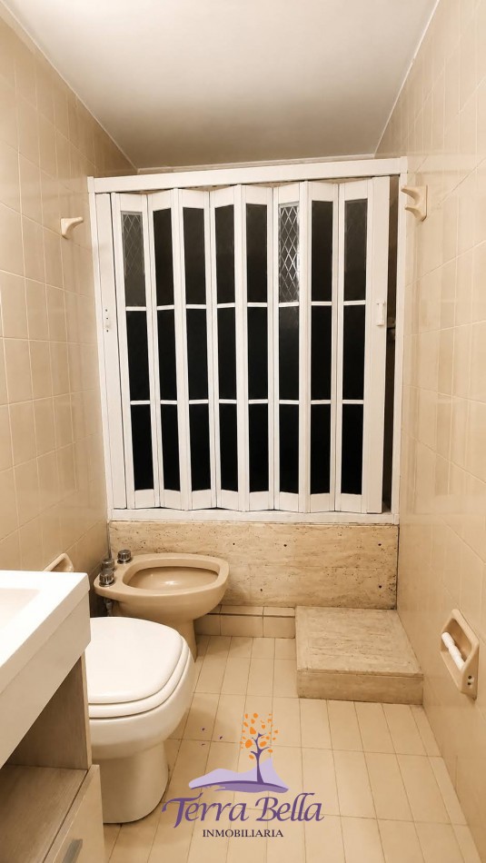 CASA PARA 12 PERSONAS - 5 DORMITORIOS - PILETA CERRADA - QUINCHO - CENTRICA