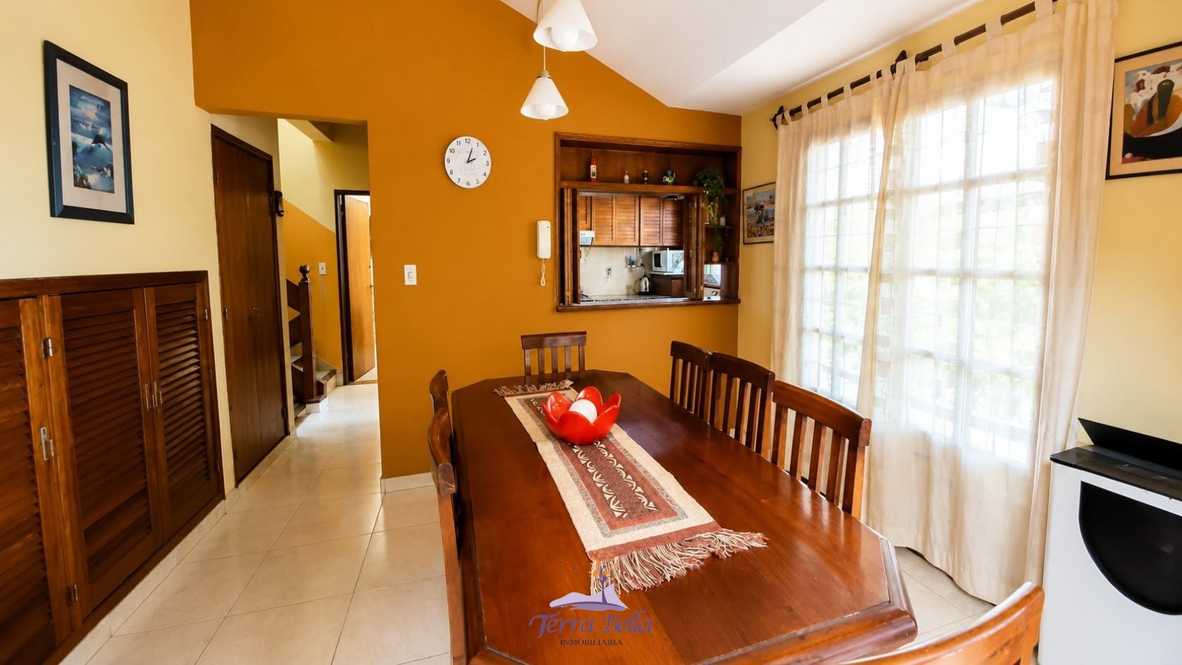 CASA PARA 12 PERSONAS - 5 DORMITORIOS - PILETA CERRADA - QUINCHO - CENTRICA